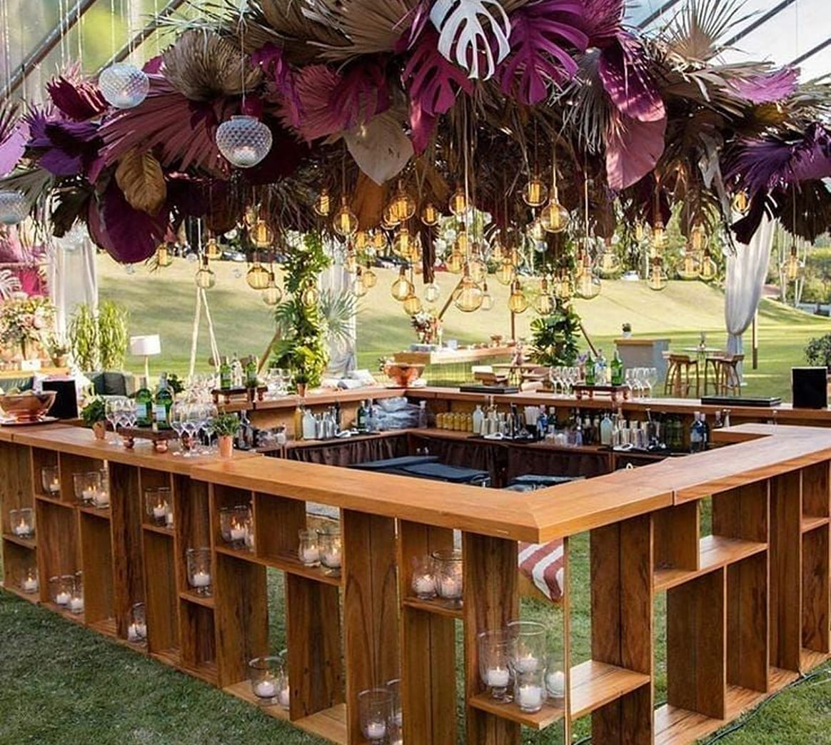 Themed Bars (Rustic, Tropical, etc.)